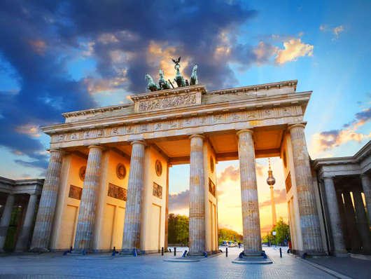 Brandenburg-Gate-at-sunset-58c5ca2c5f9b58af5c254f8a.jpg